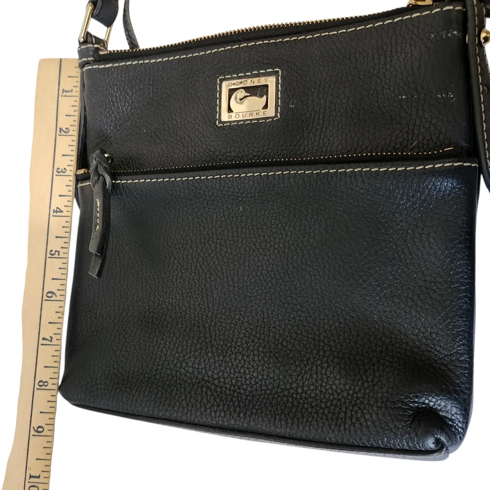 Dooney & Bourke Pebble Grain Black Crossbody Bag Leather Purse Zip‎ Pocket